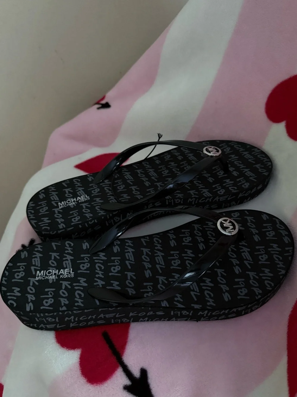 NWT Michael Kors Bedford Logo Flip Flop in Black, Size 11